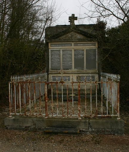 Tombeau (stèle funéraire) des familles Mouret-Delarozière et de la famille Herbet et Lesselin