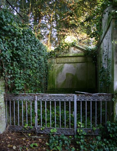 Tombeau (chapelle) de la famille Barbier-Lequien et tombeau (stèle funéraire) de la famille Ricard-Barbier