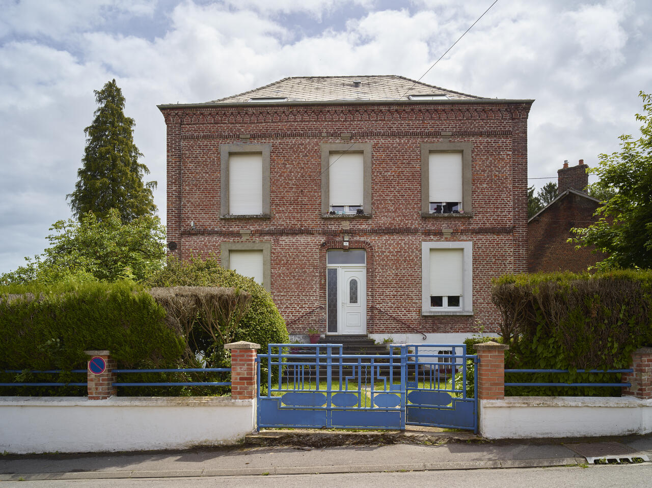 Filature et tissage de laine peignée Théophile Legrand, puis Les fils de Théophile Legrand, puis tissage et usine de construction mécanique Adrien Legrand & Cie, actuellement entrepôt industriel de la communauté d'Emmaüs