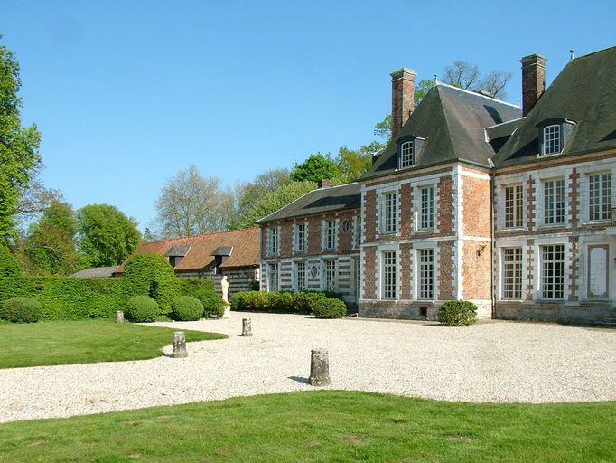 Communs, dépendances et ferme du château