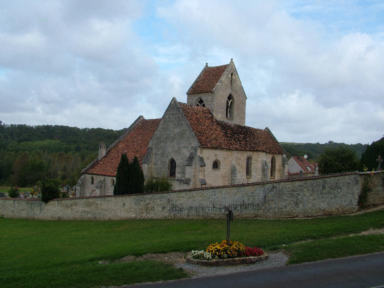 Eglise paroissiale et cimetière Saint-Pierre de Brenelle