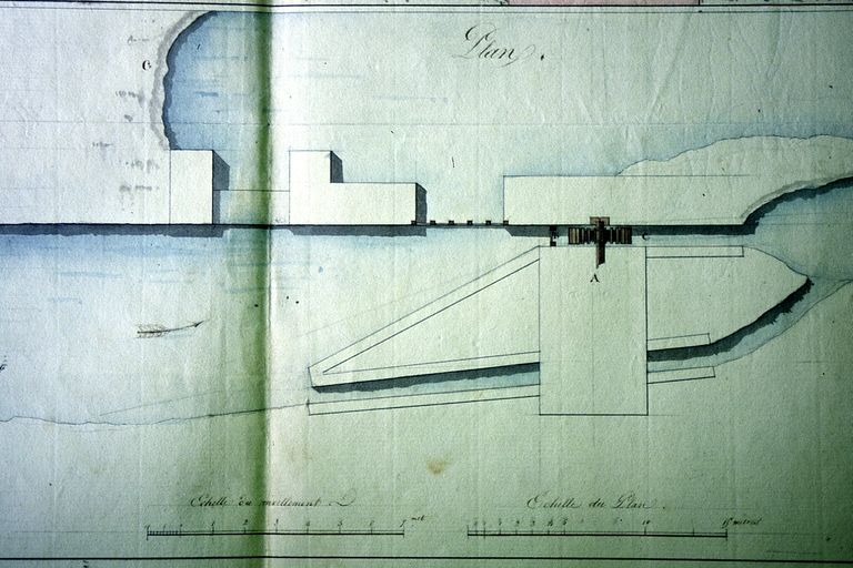 Ancienne filature de laine Lefèvre, puis Hindenbourg, puis Seillière, devenue usine d'isolateurs électriques en porcelaine Parvillée