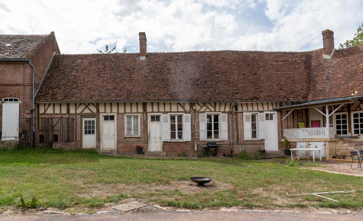 Ancienne ferme de l'abbaye Saint-Lucien de Beauvais, puis ferme dite de Thieux, aujourd'hui ferme du Tilloy