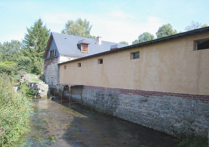 Ancien moulin à blé, dit Moulin d'Héricourt, puis Ringot, puis Bressand, devenu usine de polissage de verres optiques Potin