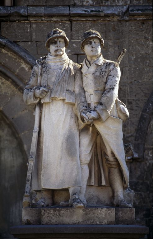 Groupe sculpté (figure colossale) : Les Frères d'arme