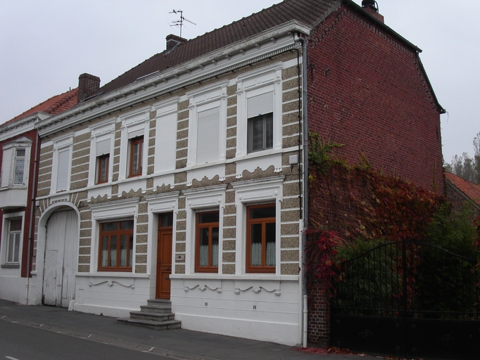 Maison d'artisan-boucher (façade en gravier roulé), 101, rue Albert-Lagache, vue depuis la rue.