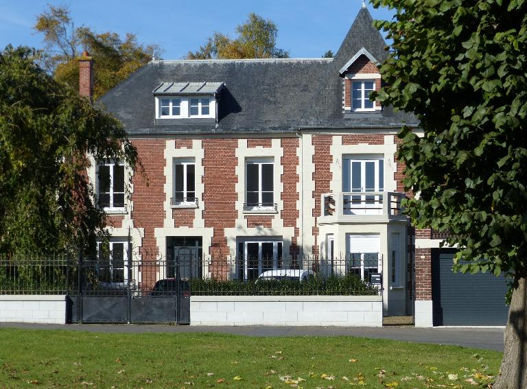 Place et avenue du Château de Chaulnes