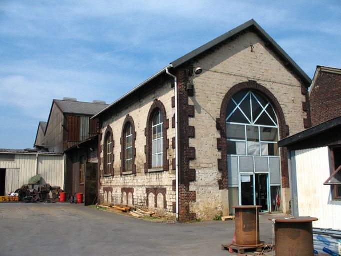 Usine de petite métallurgie (clouterie) Denille, puis tréfilerie Guttin-Landais, puis Forges, Tréfileries et Pointeries de Creil, puis Tréfilunion, puis ACOR