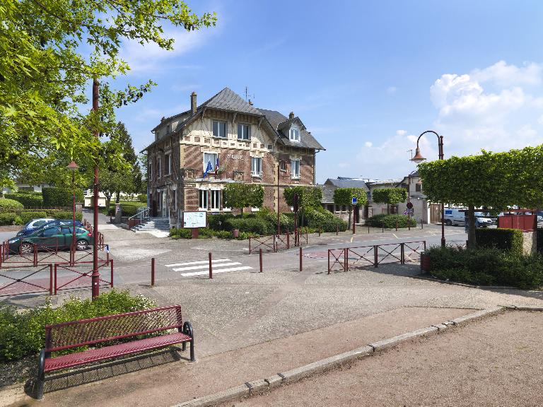 Ancienne villa Grand-Mère, devenue demeure de l'industriel Alfred Maguin, puis d'Abel Maguin, actuelle mairie de Charmes