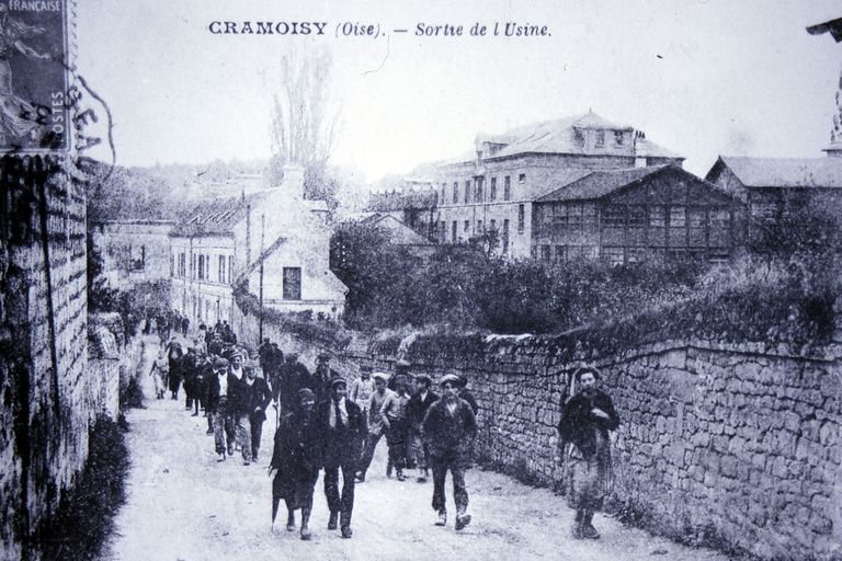 Ancienne filature de laine Lefèvre, puis Hindenbourg, puis Seillière, devenue usine d'isolateurs électriques en porcelaine Parvillée