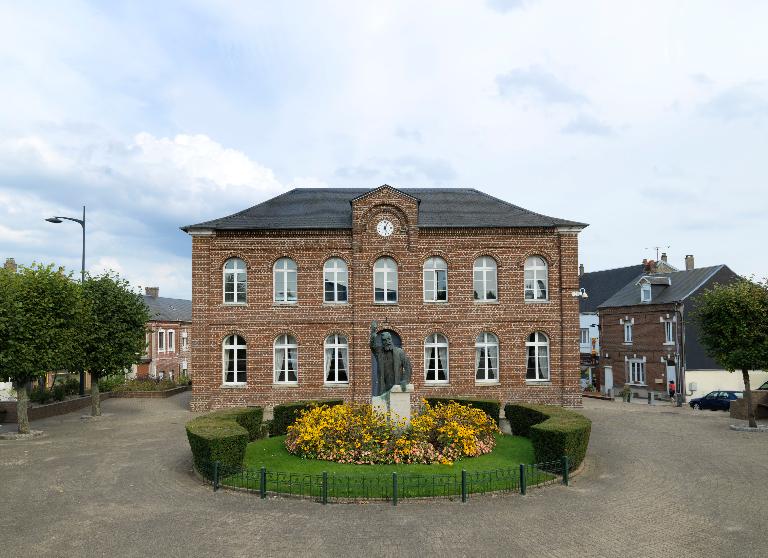 Ancienne école primaire de garçons et mairie d'Escarbotin (actuelle mairie de Friville-Escarbotin-Belloy)