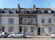 Ensemble de trois maisons