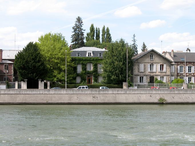 Anciennes maisons de directeur de l'usine de la Société de la Vieille-Montagne à Creil