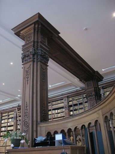 Etagère-bibliothèque et lambris de revêtement