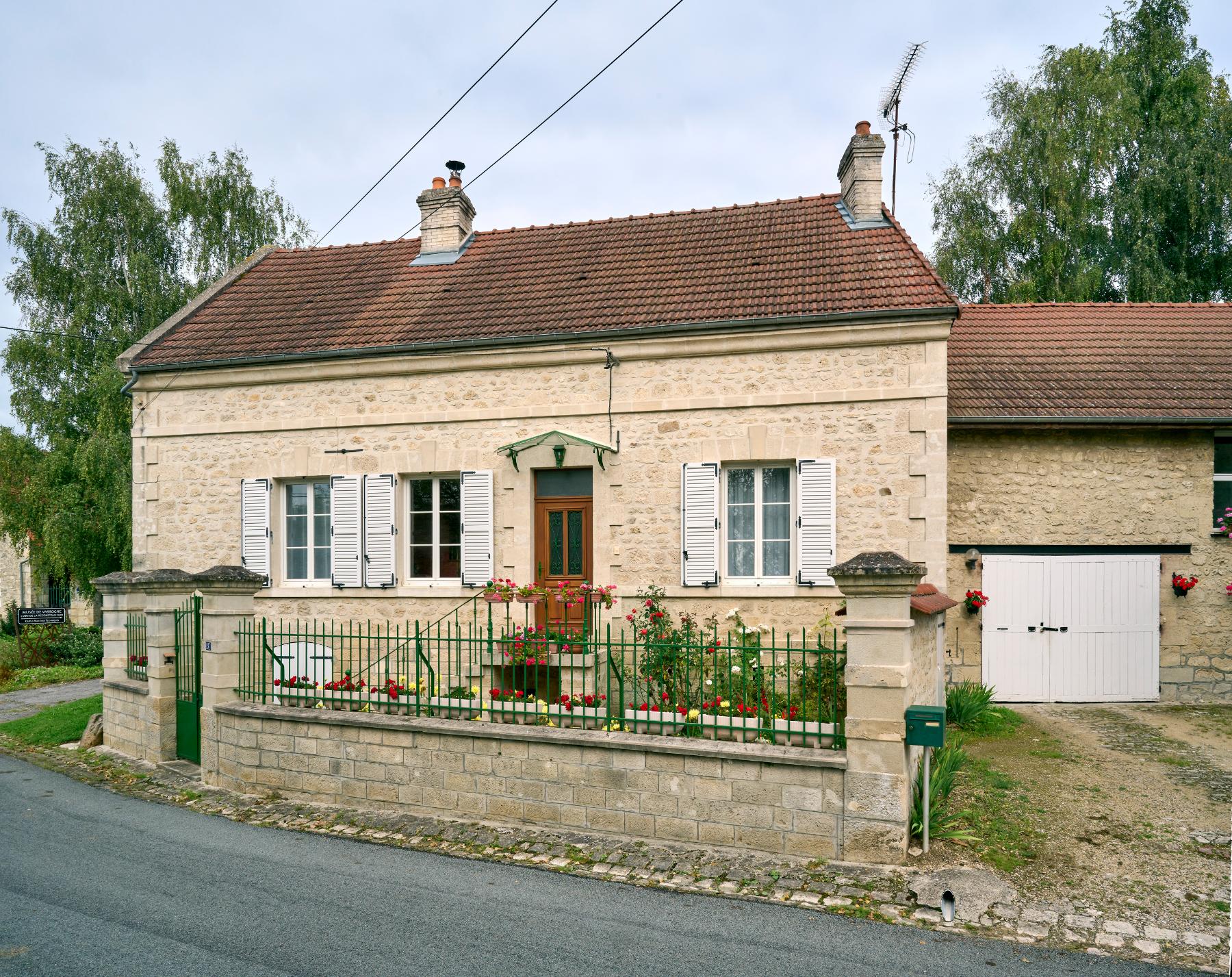 Ancienne entreprise  et atelier de maçonnerie Maroteaux-Cabaret, actuellement maison, Musée de Vassogne et Centre historique du Monde du travail