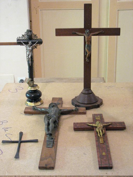 Deux croix d'autel