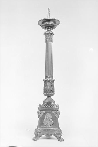 Paire de chandeliers d'autel