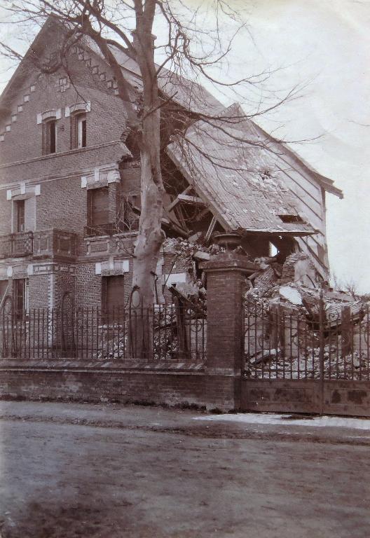 Ancienne villa Grand-Mère, devenue demeure de l'industriel Alfred Maguin, puis d'Abel Maguin, actuelle mairie de Charmes