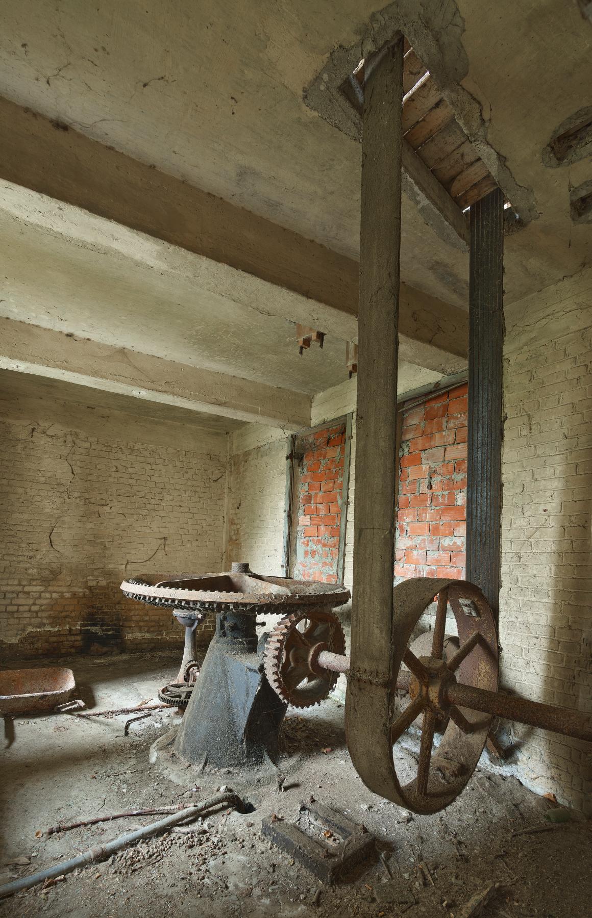 Anciens moulins de la porte de Paris, puis minoterie dite Moulins Damay, puis Grands Moulins de Péronne (détruit)