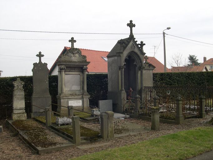 Tombeau (stèle funéraire) de la famille Magnien-Bouffet