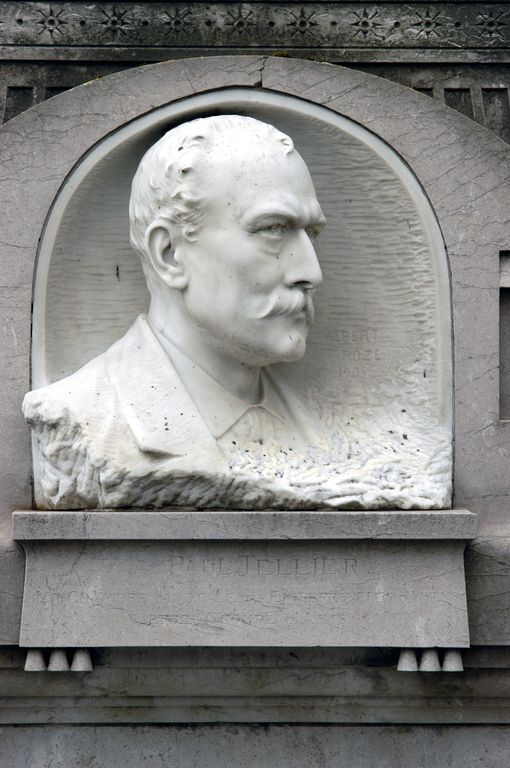 Monument funéraire (obélisque) de l'entrepreneur Paul Tellier, ancien maire d'Amiens