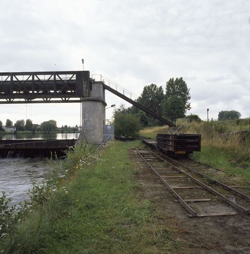 Ecluses sur l'Oise canalisée à Pont-Sainte-Maxence