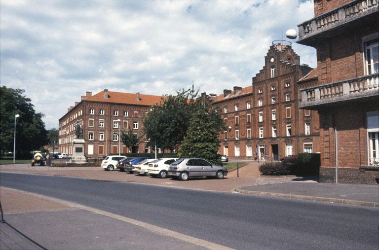 Ancien immeuble de logements ouvriers Godin, dit Palais social