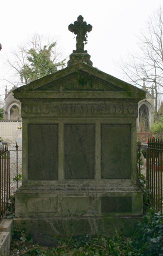 Tombeau (stèle funéraire) de la famille Cru-Cuvillier