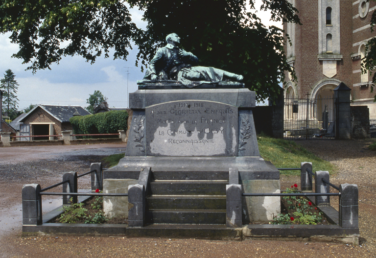 Monument aux Morts de la Guerre de 1914-1918 et de la Guerre de 1939-1945 à Oisy