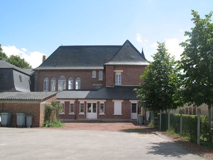 Ancienne école primaire de garçons et mairie de Saint-Léger-lès-Domart, devenue mairie et poste, puis mairie, poste et dispensaire, actuellement mairie