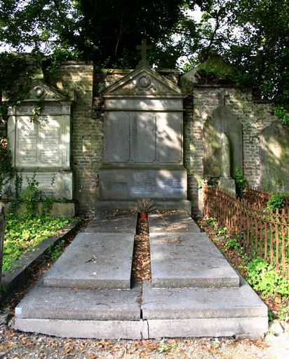 Tombeau (stèle funéraire) de la famille Frennelet-Walet