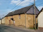 Havernas, grange en torchis de l'ancienne ferme, 5 rue d'Amiens, 19e siècle.