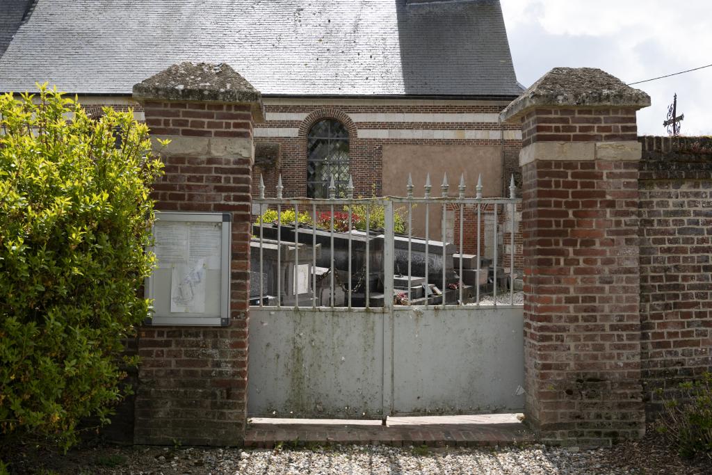 Cimetière paroissial de Choqueuse-les-Bénards