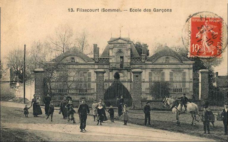 Ancienne école primaire de garçons de Flixecourt, devenue groupe scolaire Hector-Malot (ancien manoir de la Cour de Fief)