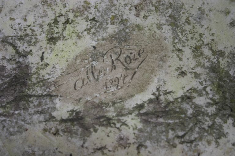 Bas-relief : l'âme d'un jeune homme montant au ciel