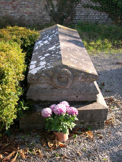 Enclos funéraire de la famille Monnoyer-Debary (ancien cimetière privé)