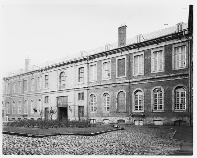 Ancien hôpital général, puis hospice de Douai (actuellement maison de retraite)