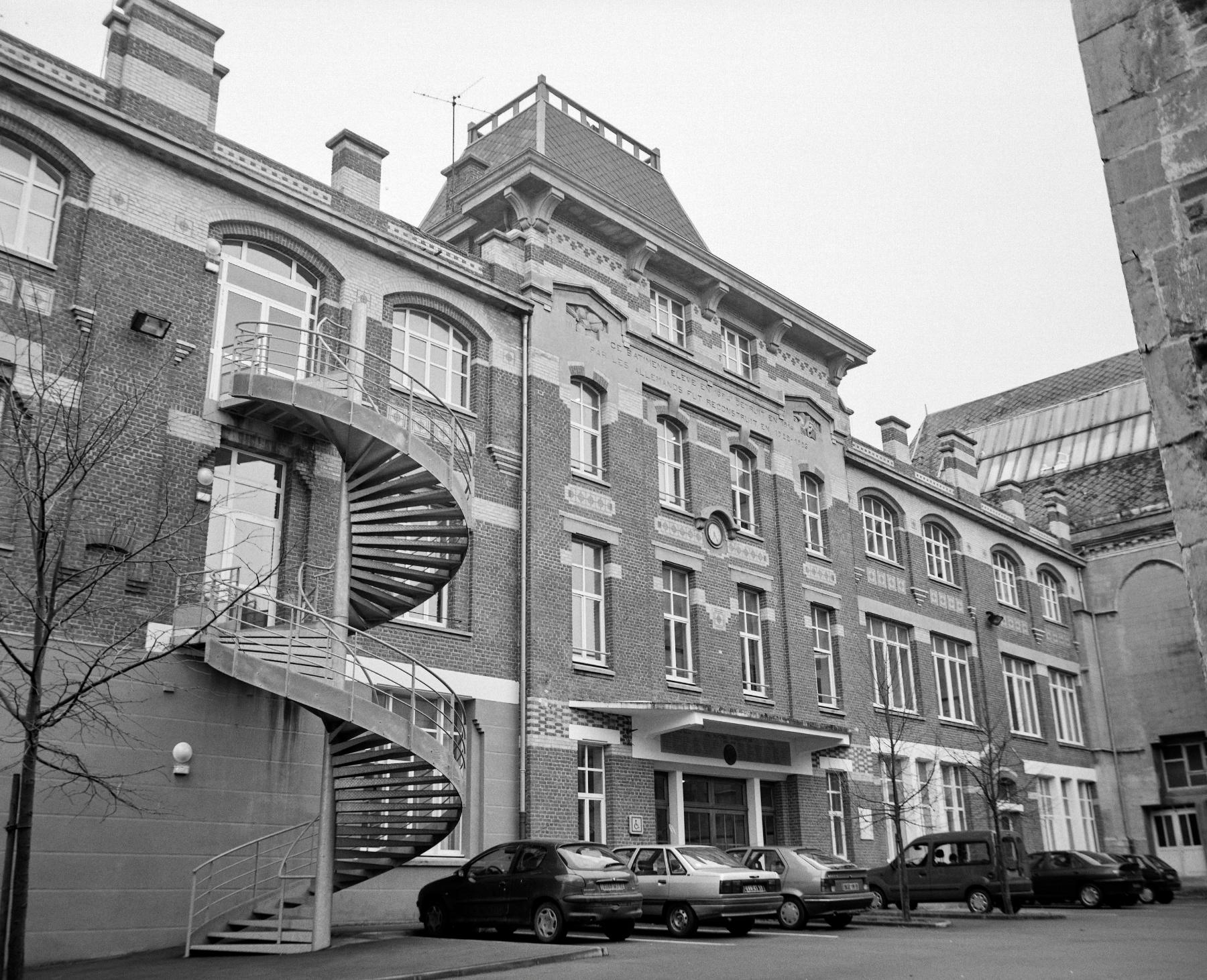 Ancien collège de Jésuites puis collège royal de Maubeuge, collège communal, collège Ernest Coutelle, actuellement pôle culturel Henri-Lafitte