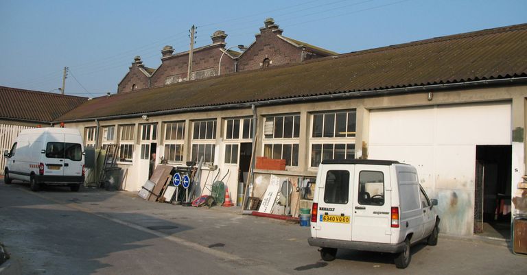 Ancienne usine de menuiserie, puis salle de bal, puis cinéma l'Olympia, actuellement atelier municipal