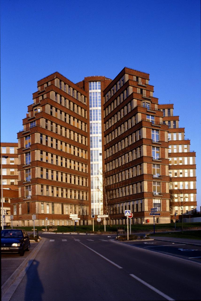 Hôpital et faculté de médecine dit hôpital Claude-Huriez, actuellement partie constituante du centre hospitalier régional
