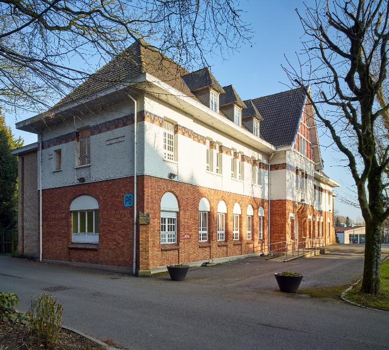 Ancien asile d'aliénés, puis hôpital psychiatrique, puis centre hospitalier spécialisé (CHS), dit établissement public de santé mentale des Flandres