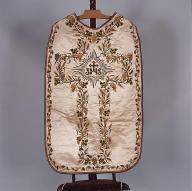 Chasuble, étole, manipule (ornement vert)