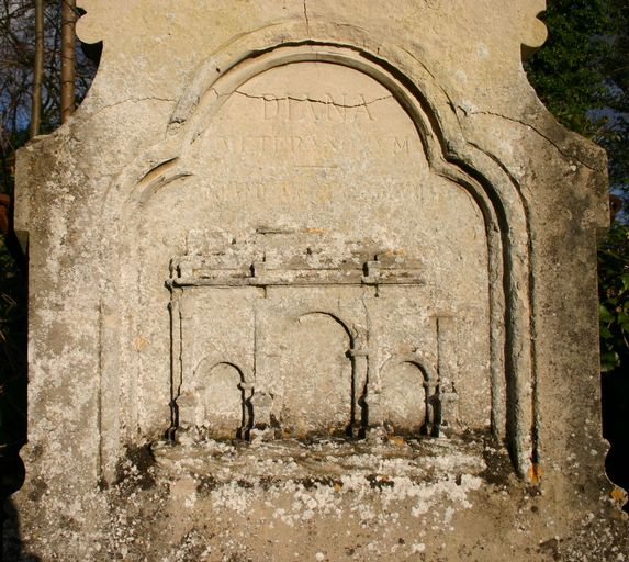 Monument sépulcral de l'architecte Amédée Maintenay