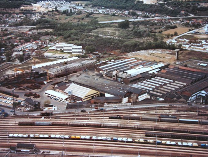 Usine de petite métallurgie (clouterie) Denille, puis tréfilerie Guttin-Landais, puis Forges, Tréfileries et Pointeries de Creil, puis Tréfilunion, puis ACOR