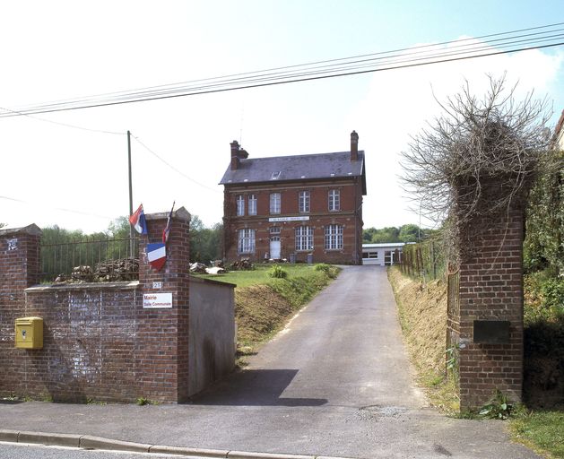 École primaire mixte et mairie de Franqueville, devenue mairie et logement