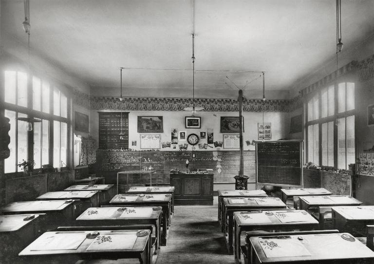 Anciennes écoles des Moulins-Bleus à L'Étoile (école primaire et école enfantine, dite du Haut)