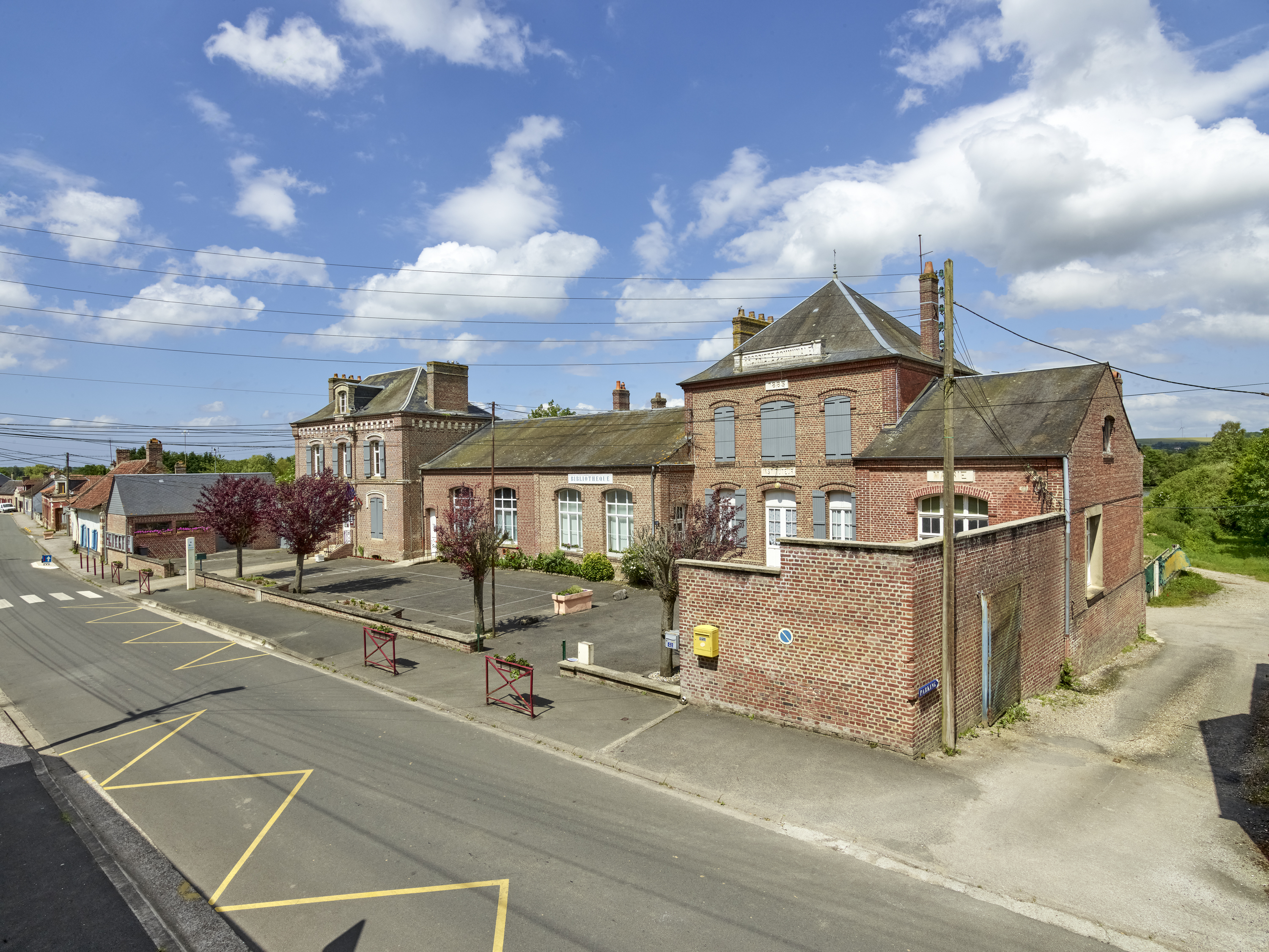 Ancienne école et mairie, actuellement bibliothèque de Mareuil-Caubert