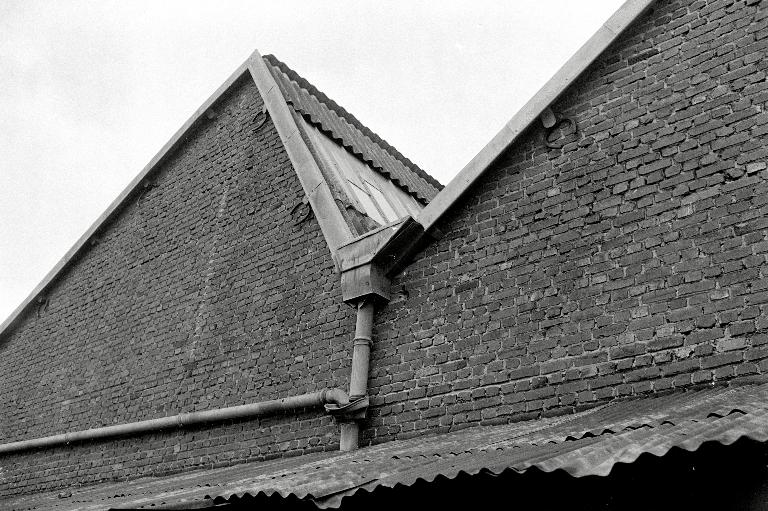 Ancienne serrurerie Parise, puis Lacotte et fonderie Caron, devenue usine de petite métallurgie Lecat Porion, aujourd'hui Atelier de Bobinage du Vimeu