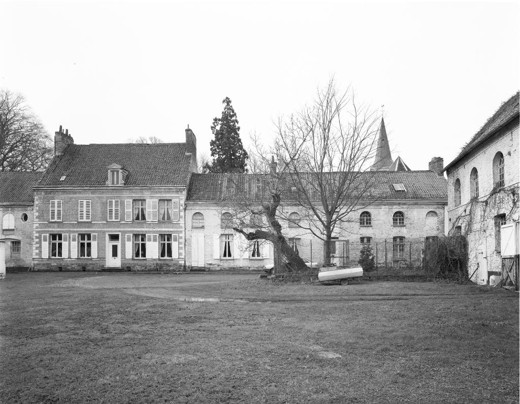 Ancienne ferme Saint-Bertin, puis sucrerie et râperie de betteraves et ferme Platiau, puis ferme des Berceaux