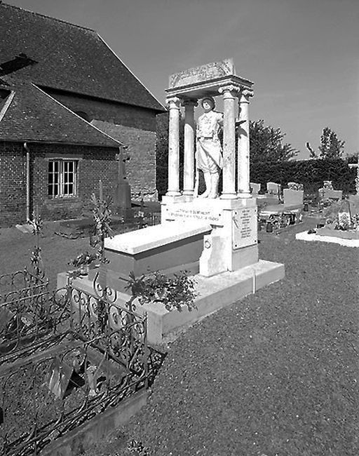 Monument funéraire de René Bador, devenu monument aux morts de la guerre de 1914-1918